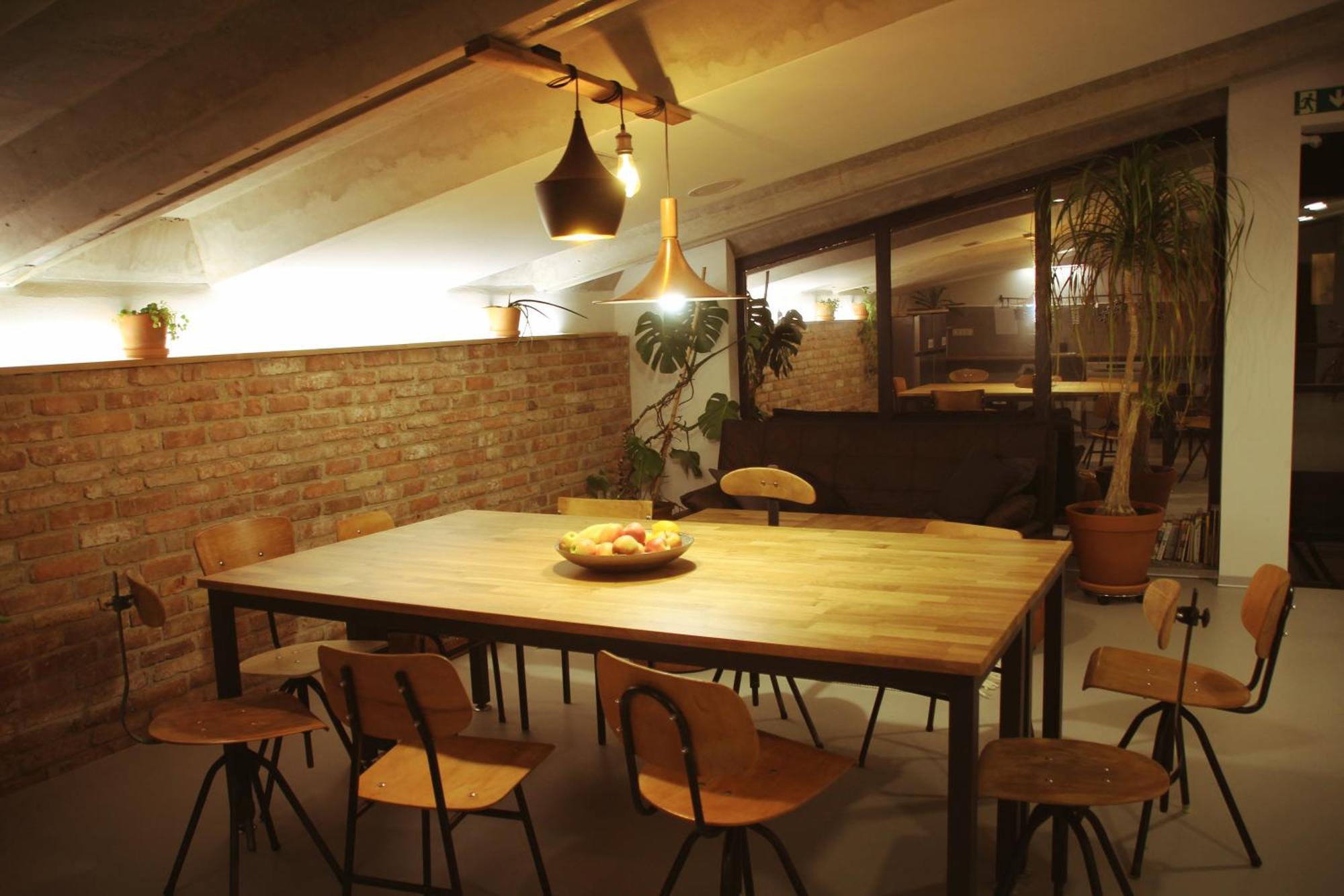 Garage Hostel Nova Gorica Esterno foto